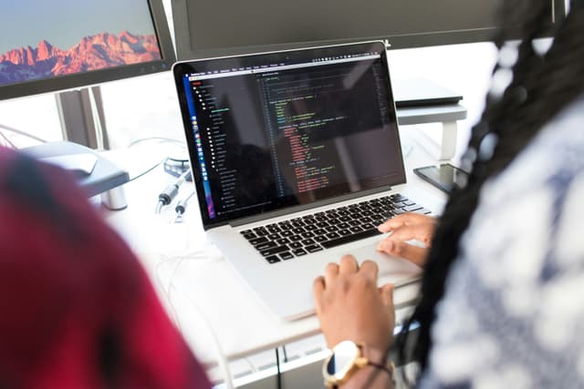 Arbeiten im IT-Bereich in Luxemburg: Jobs als Softwareentwickler, Datenwissenschaftler, Cybersecurity